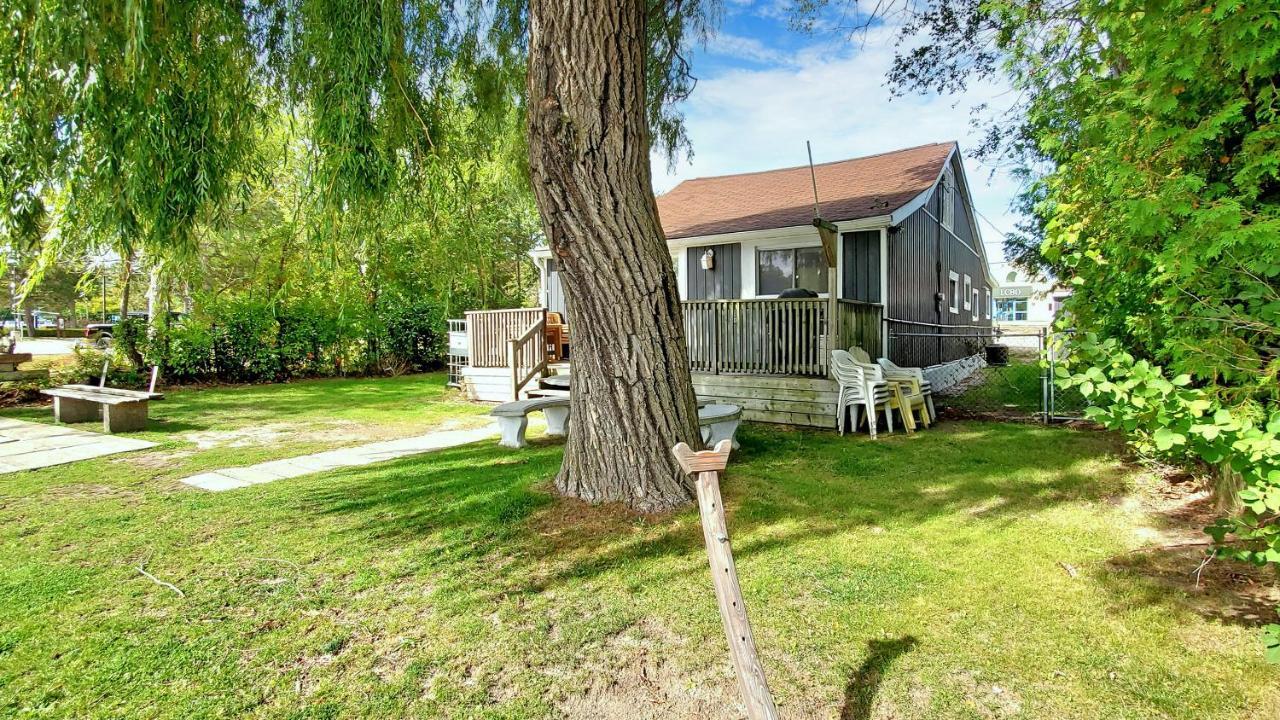 Main Beach River Retreat - Wasaga Beach 1 - Main Strip - 95 Mosley St Dış mekan fotoğraf